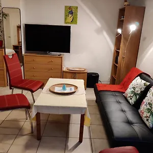 Homestay Studio With Private Bathroom, Geneva